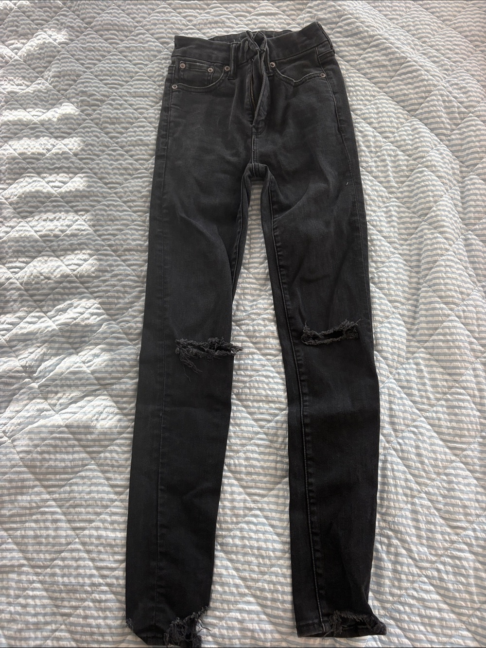 American Eagle Outfitters Black Distressed Skinny Jeans